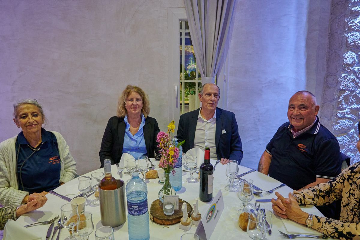 15ansSNC-tables-16